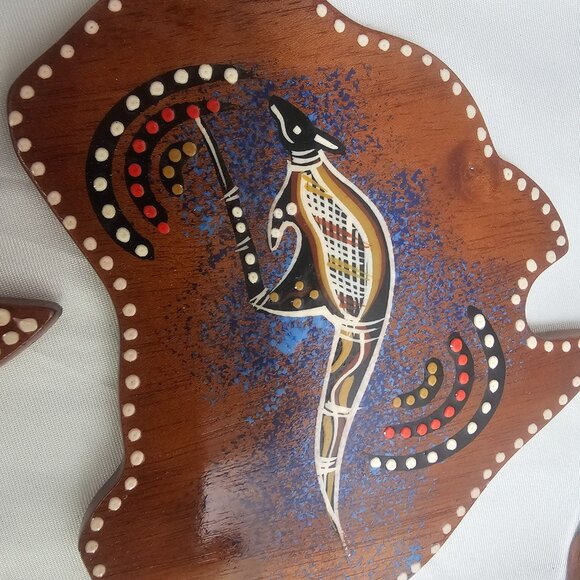Australian Hand Painted Wooden Coasters with Kangaroos in Shape of Australia/Sig - Picture 6 of 10